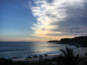  Manta Raya Hotel - right on the beach  Сан-Педро-Почутла